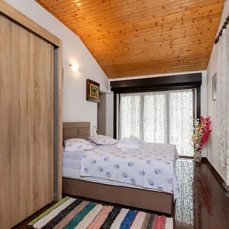 Holiday home Haus Plum *